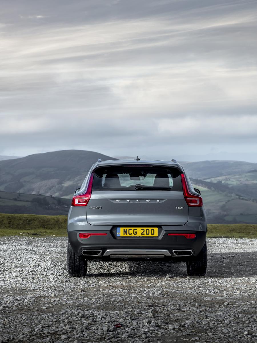  Volvo XC40 T5 Plug-in Hybrid Inscription 2002 года  (UK) (фото 31 из 40)